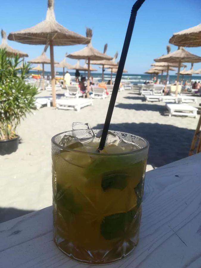 Sun & Sea Apartament Mamaia Nord Năvodari Eksteriør billede